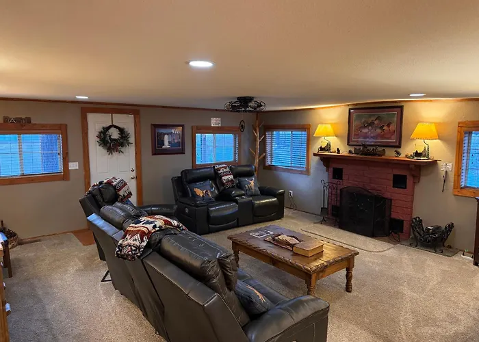 Gonzales Cozy Little Bear Cabin