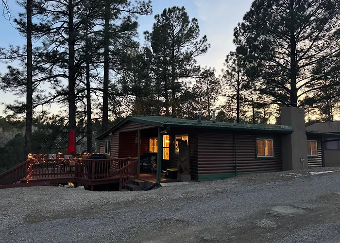 Gonzales Cozy Little Bear Cabin